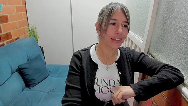 Penelope47 live sex cam