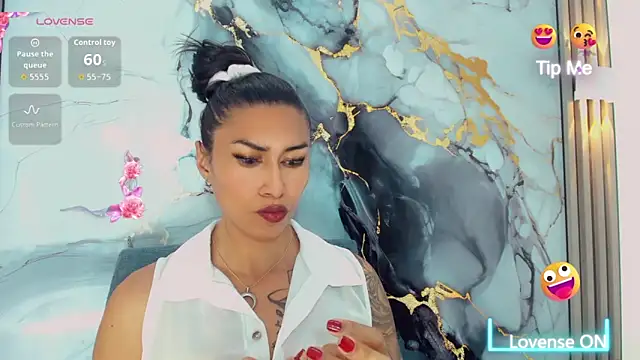 khiara_moretti live sex cam