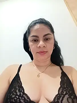 luna_pinky's cam snapshot