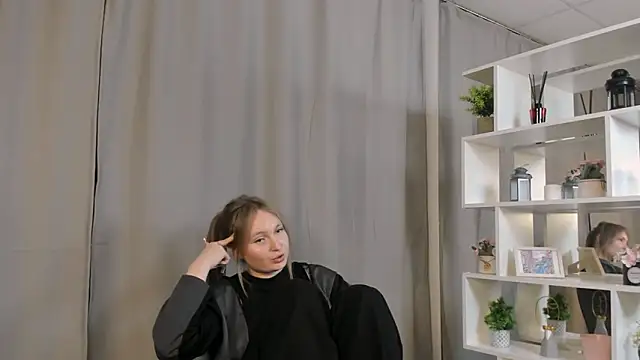 FlorineWarschaw live sex cam