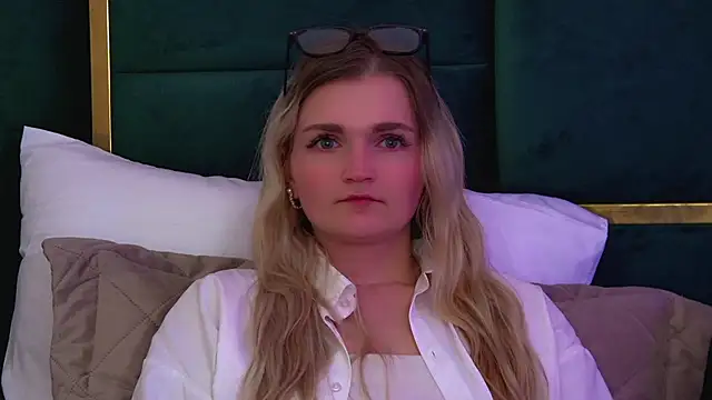 AnnyRaii live sex cam