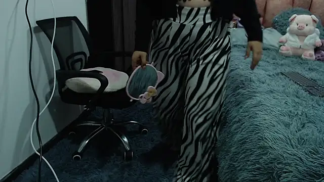 nahia__2's cam snapshot