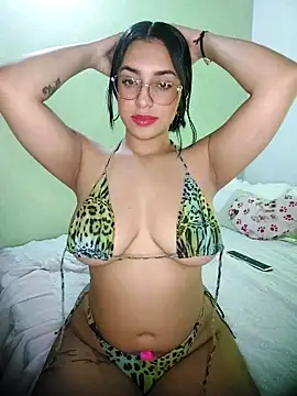 Linda_Saenz_'s cam snapshot