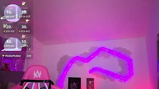 larah_uwu's cam snapshot