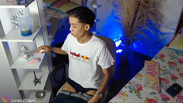 Jonesliam23's cam snapshot