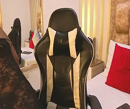 avis_lara's cam snapshot