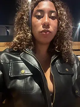 lauraltt live sex cam