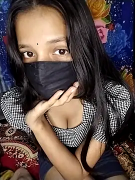 Surbhi-dixit's cam snapshot