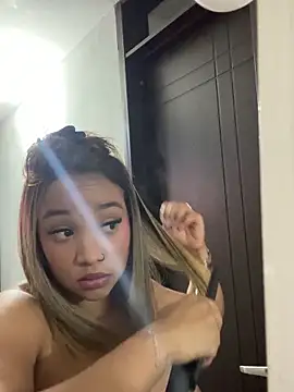 AriVelvet's cam snapshot