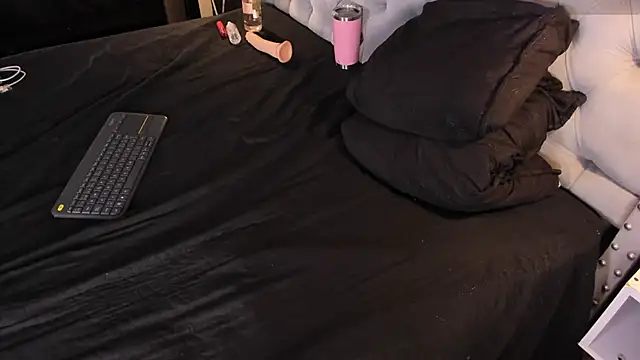 Naomy_gyal's cam snapshot