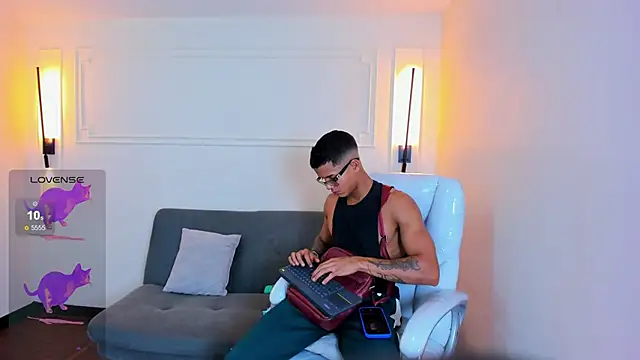 Paradise_boy_s live sex cam