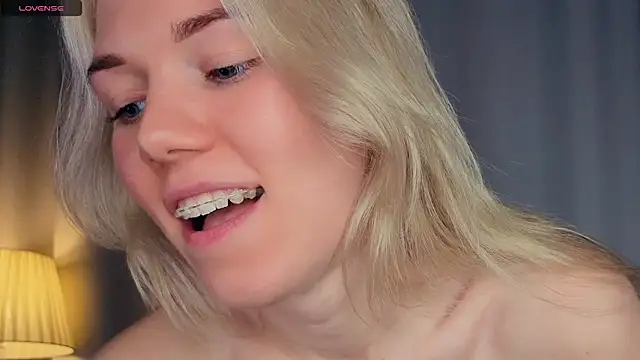 DianeHonnette live sex cam