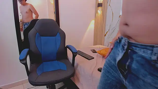 Danner_Alaia's cam snapshot