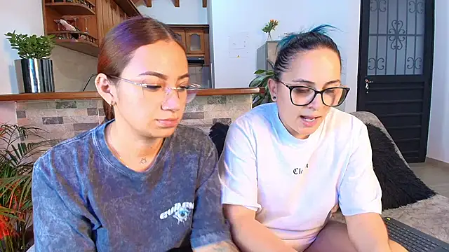 Jules_n_Gia's cam snapshot