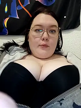 Sexycurvyemilyy's cam snapshot