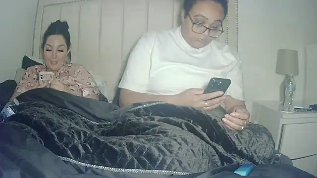 vanilla_chocolate23's cam snapshot