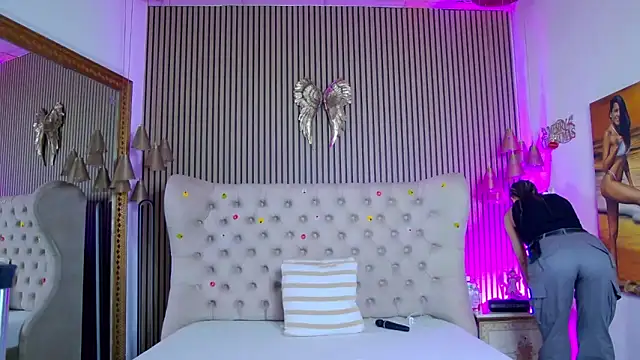 PlayfulShow's cam snapshot