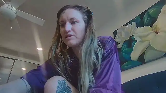 lavender_spits's cam snapshot