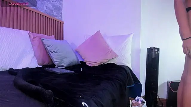 alina_souvage_'s cam snapshot