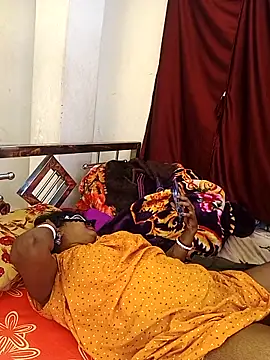 Love-Birds2's cam snapshot