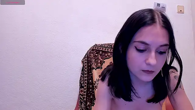 MiaAndMike_'s cam snapshot