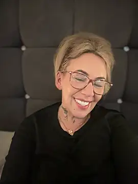 blondebitch2 live sex cam