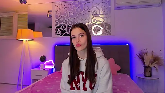 LuisaClover's cam snapshot