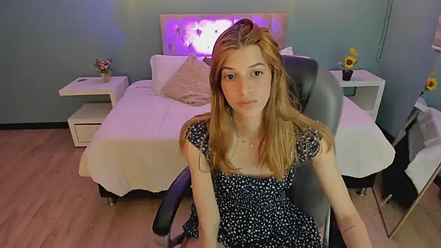 Nora_Vennucci live sex cam