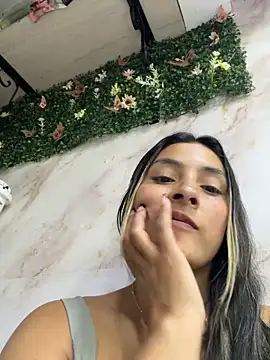 Cami_Leon2's cam snapshot