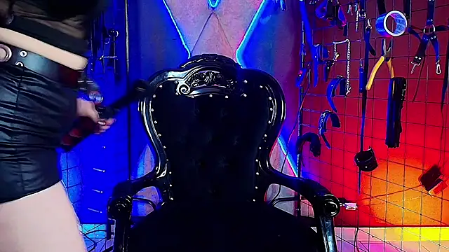 mranii_queen_bdsm_ live sex cam