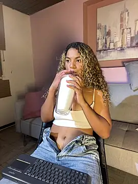 AngelPinkk_'s cam snapshot