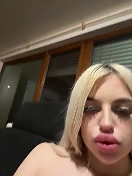 Steffi_Snowbunny live sex cam