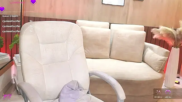 RavenLux_'s cam snapshot