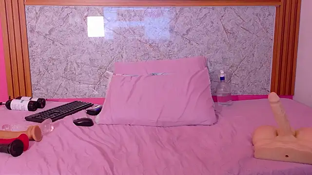 cutepetitee's cam snapshot