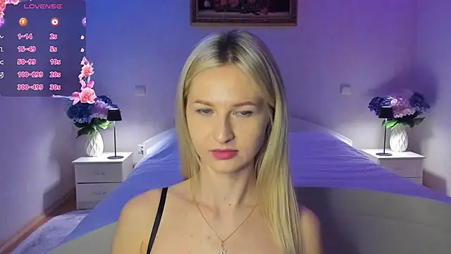 Julie_Blaze's cam snapshot