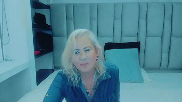 ScarletHoot_'s cam snapshot