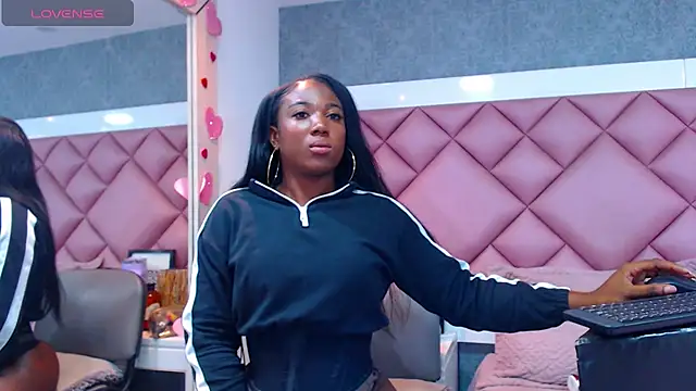 Thegreatonelady live sex cam