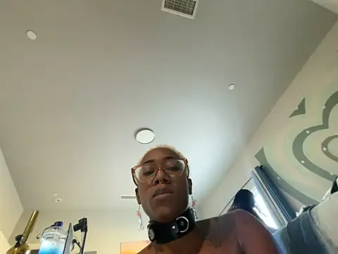 VixenCapri live sex cam