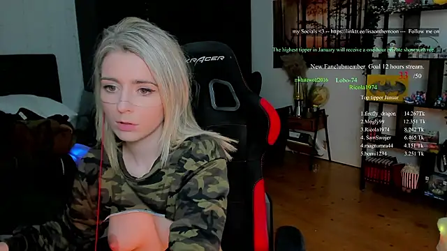 Lisaonthemoon live sex cam