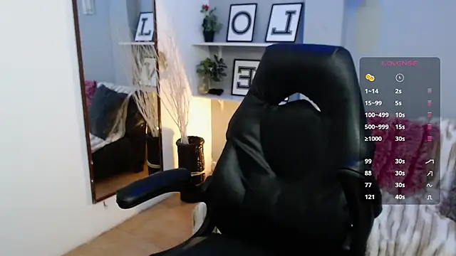 KendallWood_'s cam snapshot