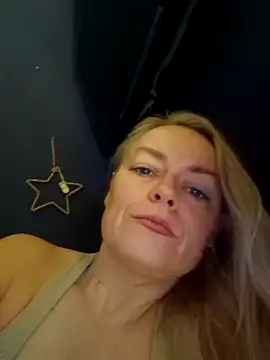 demidelightfulxx's cam snapshot