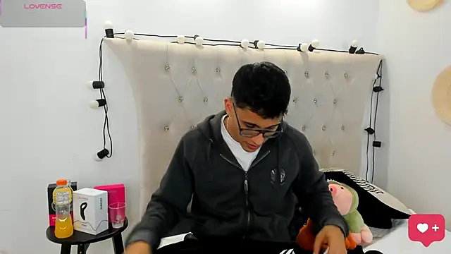 SalvadorFit live sex cam