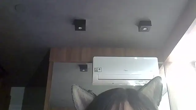 SkinnyKitten live sex cam