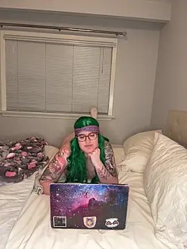 DaisyBlake's cam snapshot