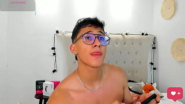 SalvadorFit live sex cam