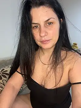 SweetBrunett3 live sex cam