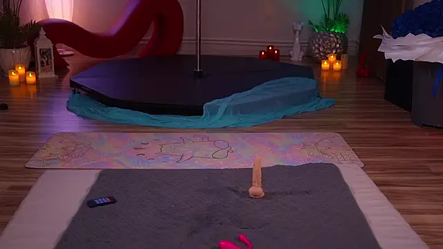 KittyCaitlin live sex cam