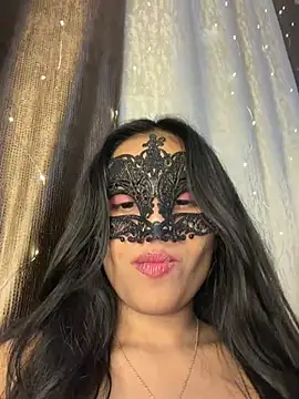 KARISHMA-STRIP live sex cam