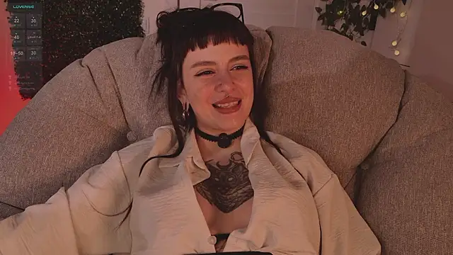 MichaellaMoon live sex cam