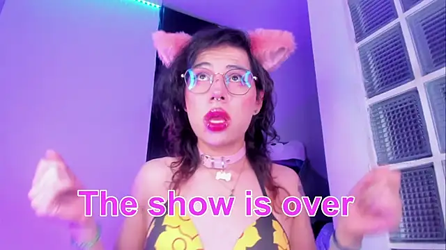 Sweet-SharoKitty live sex cam